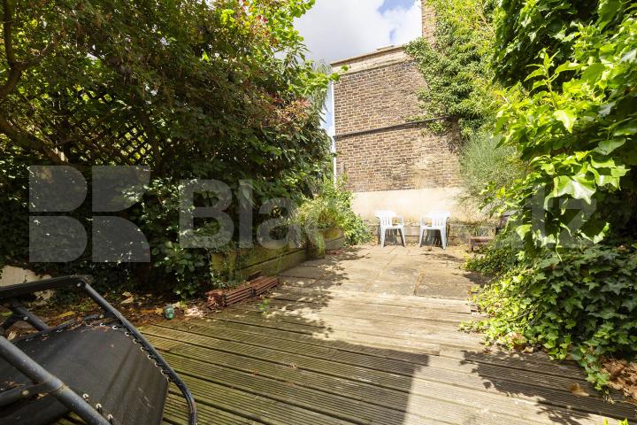 Superb 5 bedroom house arranged over 3 floors with private garden Windsor Road , Holloway